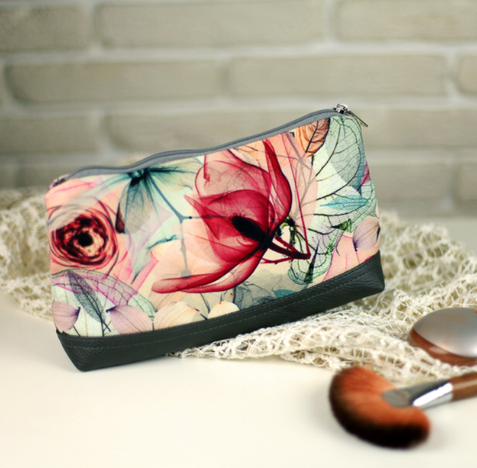 

Косметичка дорожная женская Lovely Цветы Presentville 26х15х8 см 000175528