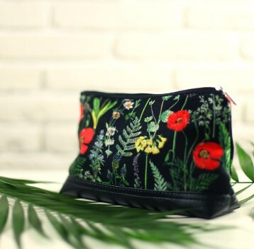 

Косметичка дорожная женская Lovely Полевые цветы Presentville 26х15х8 см 000175507