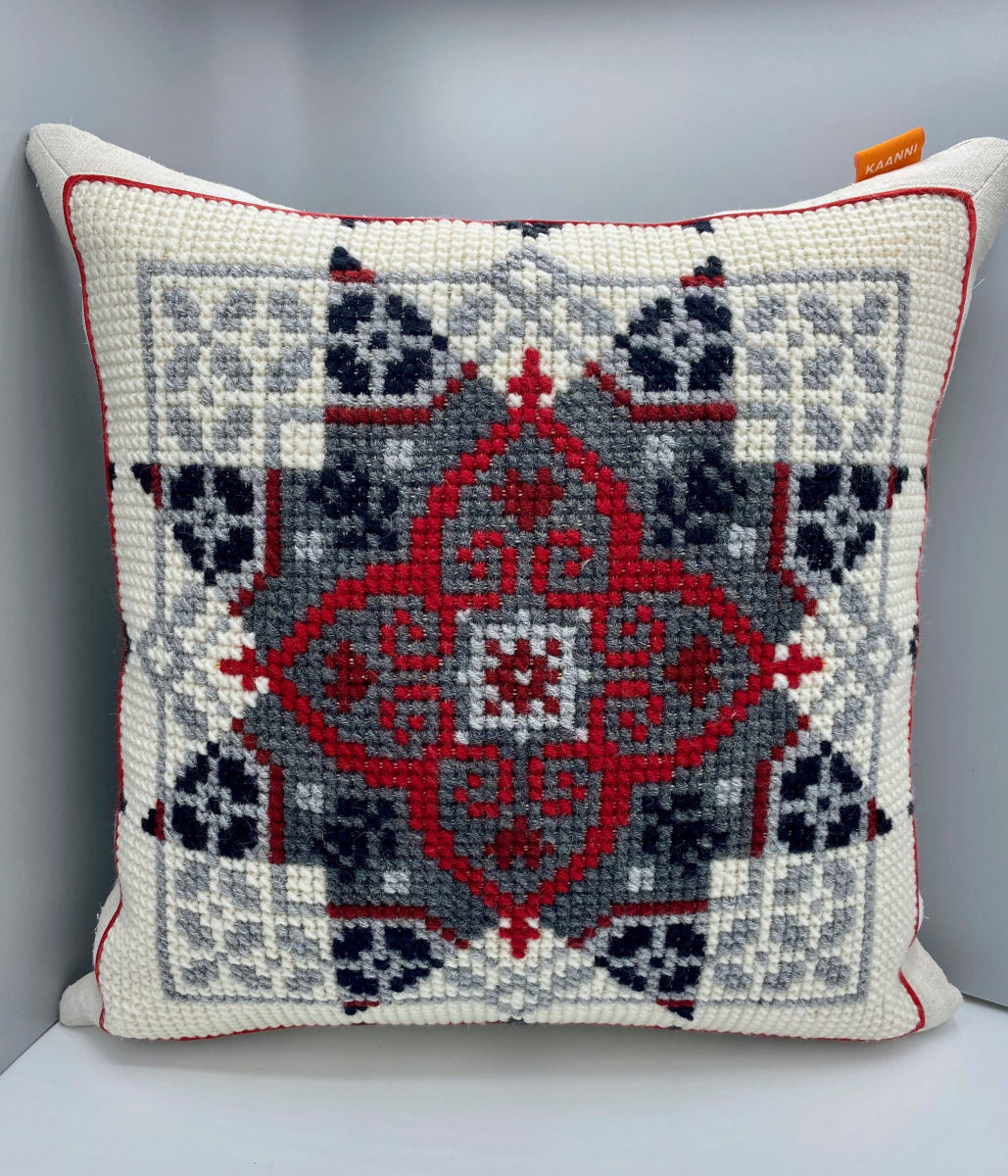 

Подушка Kaanni Узоры на стекле 2 45х45 см 45х45 Серый