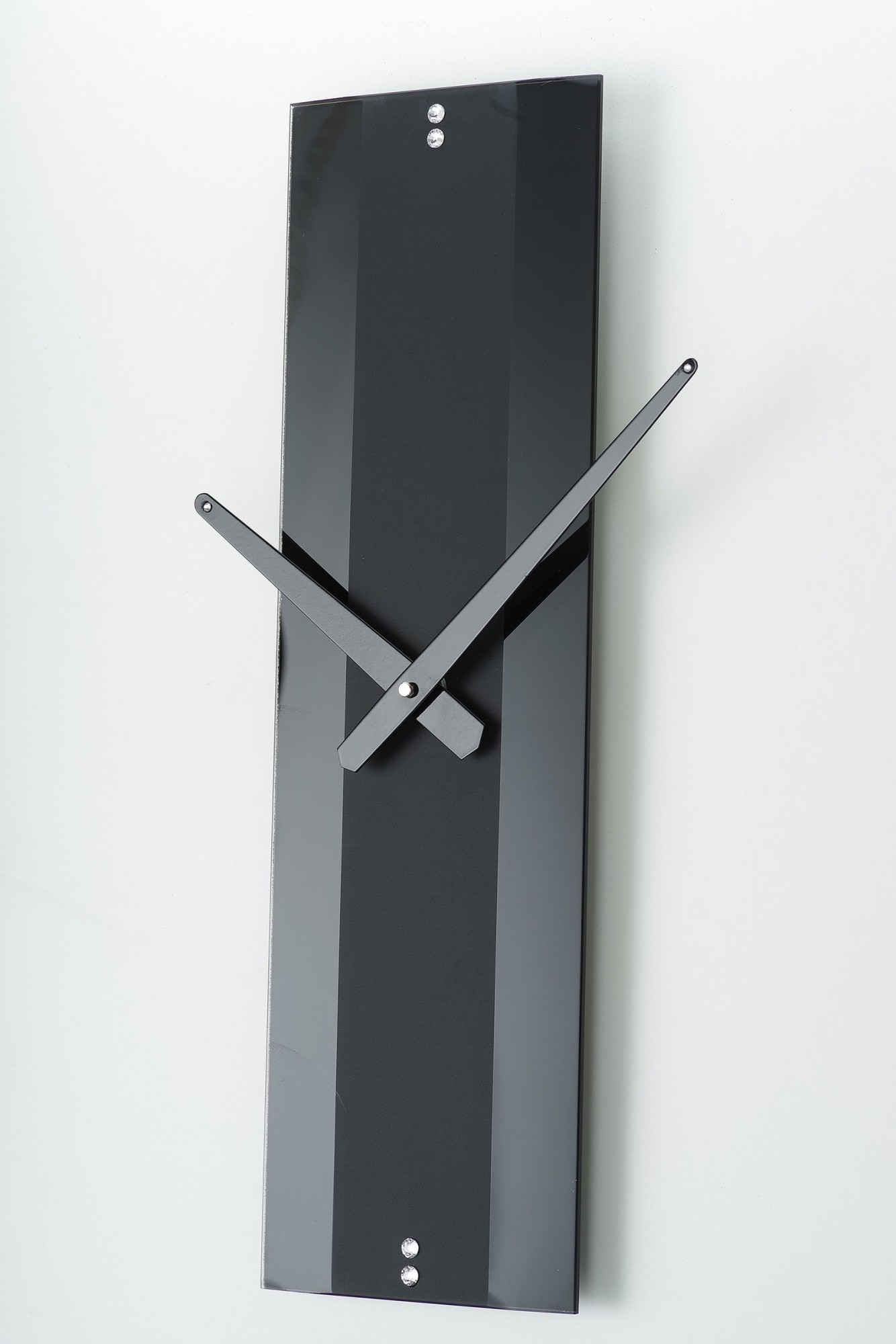 

Настенные часы стеклянные SKLO+GLAS Black Stripe Facet черные BSF