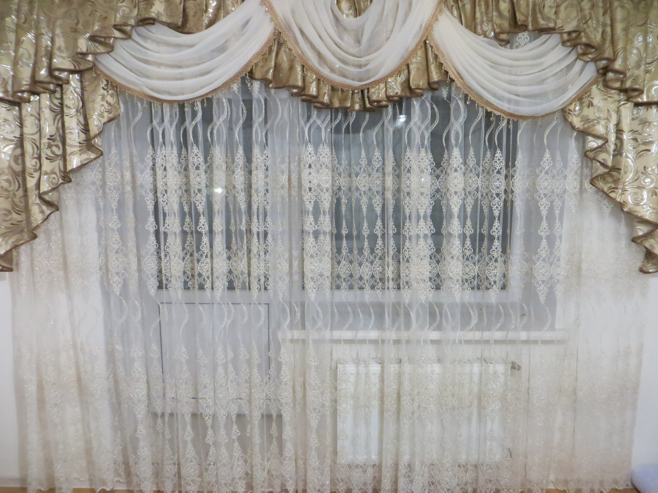 

Ламбрекен з шторами Chtextil из тканини "Блекаут Кофейный/Бежевый" Код 063лш045
