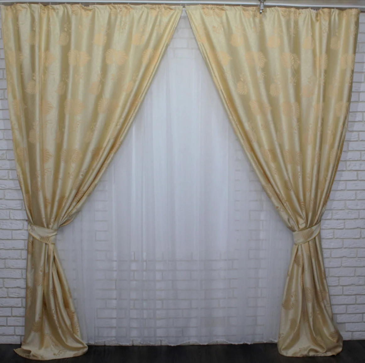 

Комплект жаккардовых штор Chtextil . Ширина каждой шторы по 2.5м Песочный