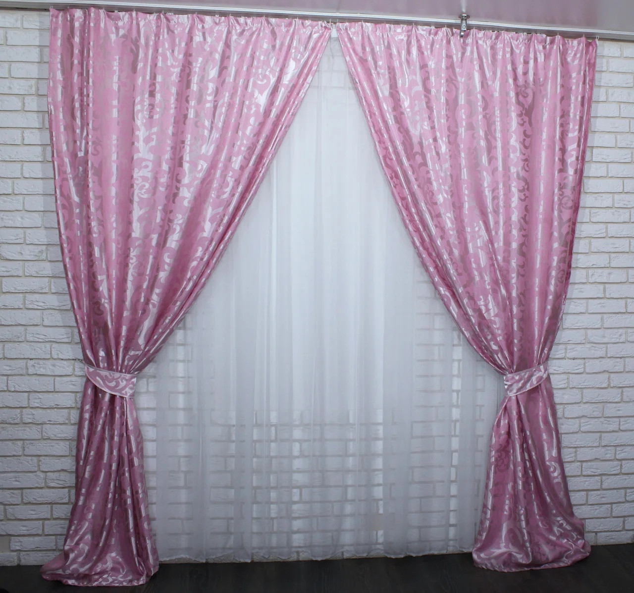 

Комплект жаккардовых штор Chtextil Ширина каждой шторы по 2.5м Светло розовый