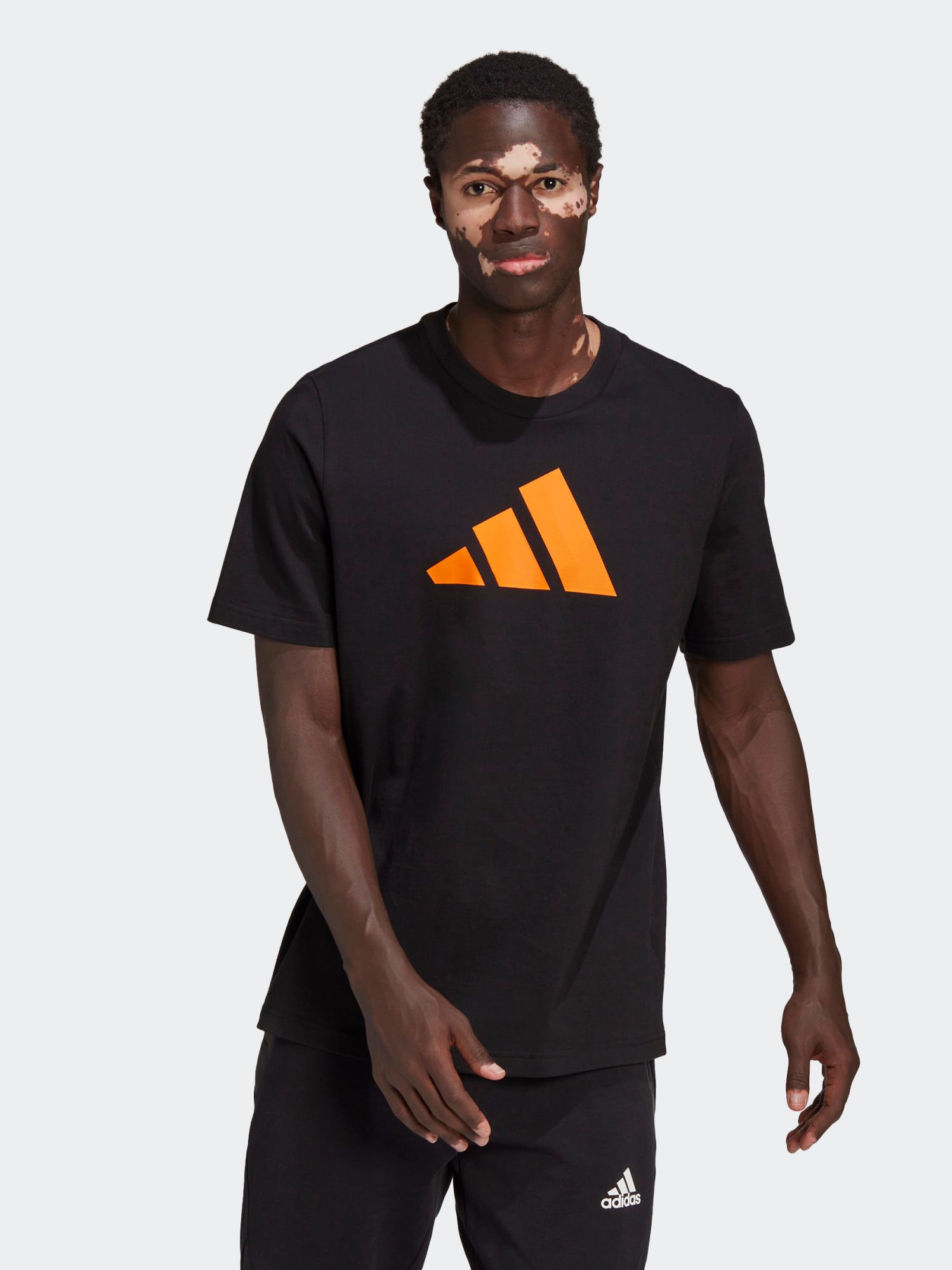 

Футболка Adidas M Fi 3Bar Tee HF4757  Black/Borang, Футболка Adidas M Fi 3Bar Tee HF4757 3XL Black/Borang