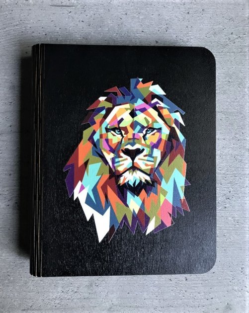 

Блокнот с УФ печатью и деревянной обложкой Amberwood "Polygonal Lion" Black Edition A5 100 листов