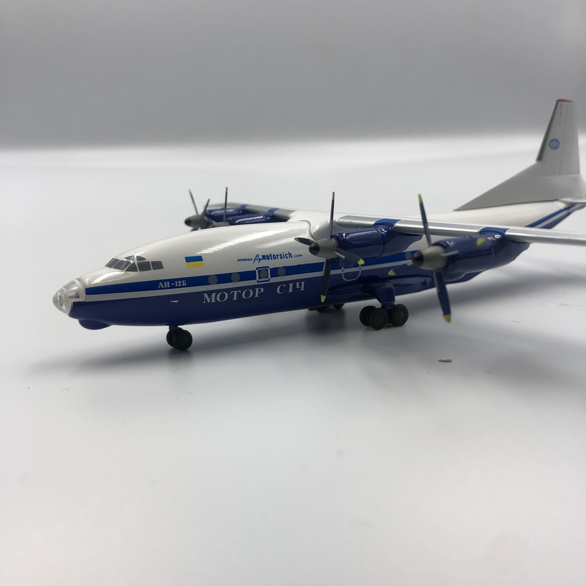 

Модель літака Антонов АН-12 Мотор-Січ UR - 11819