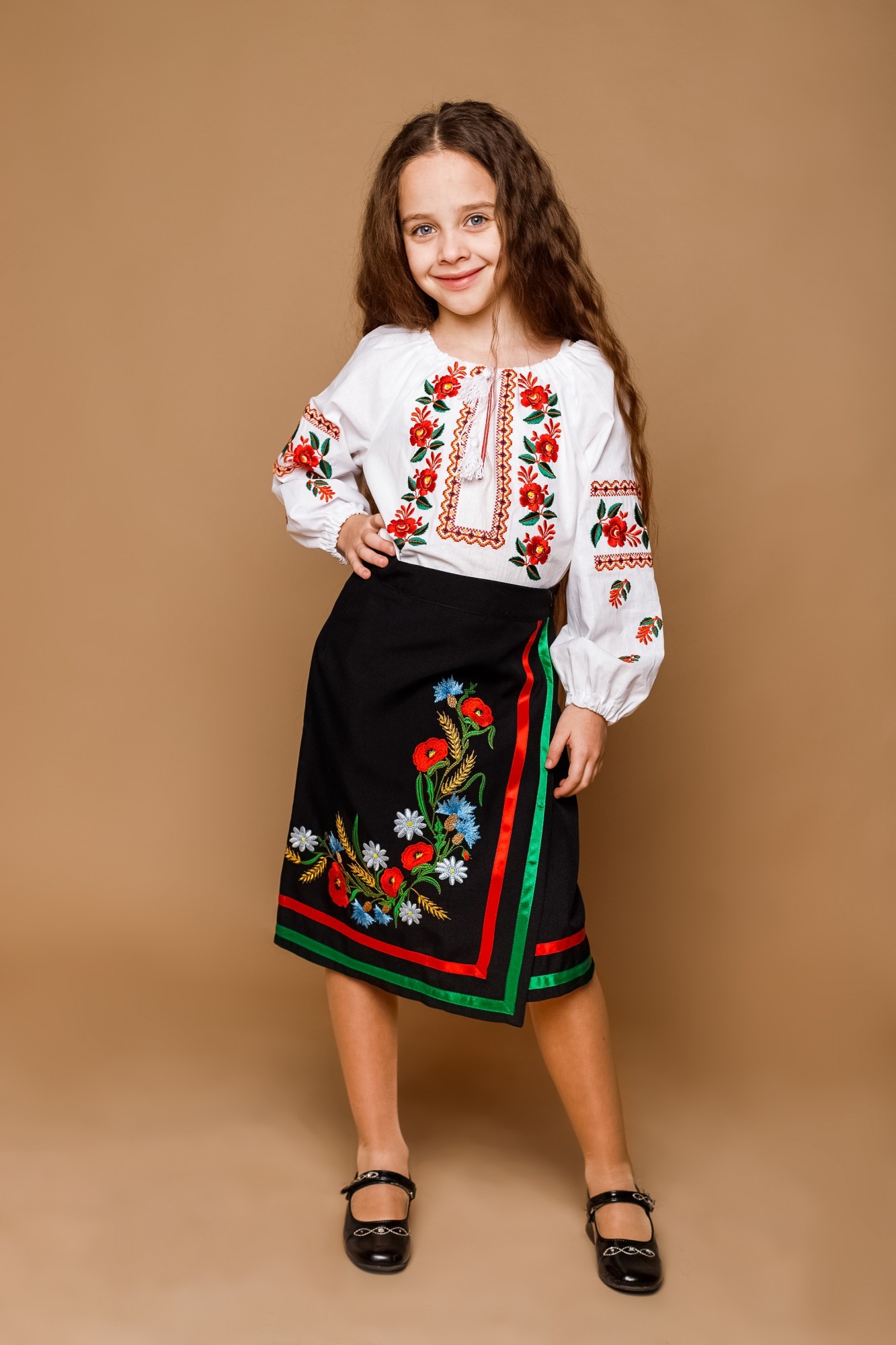 

Вышиванка Piccolo L Цветочная гладь 80 см Белая