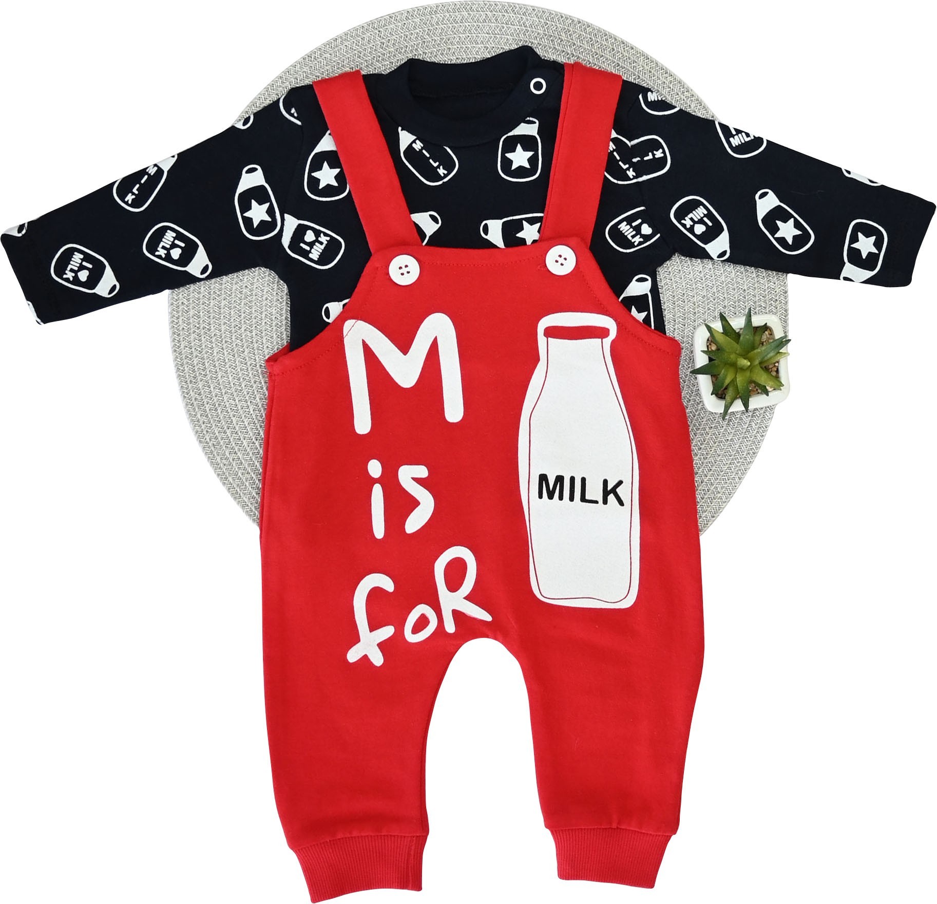 

Комплект (полукомбинезон + боди) Murat Baby "Milk" 62 см красный