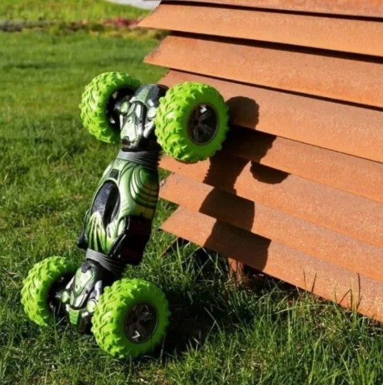 

Машинка на радіокеруванні Машинка перевертиш Машинка на пульті управління Skidding Green