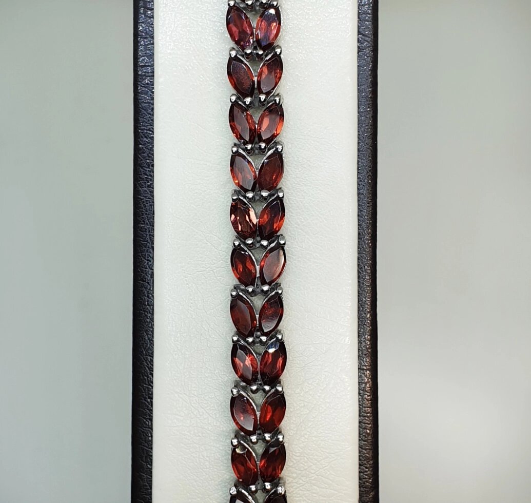 

Браслет серебряный с гранатом 18 19,93 г