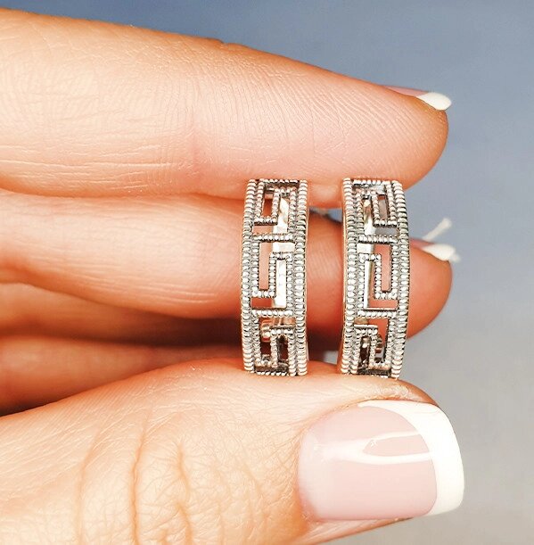 

Сережки серебряные с марказитом 4,75 г