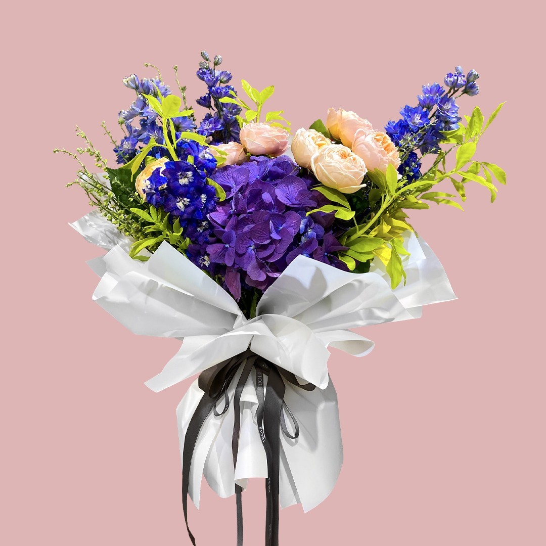 

Букет из свежих цветов Space FIORI
