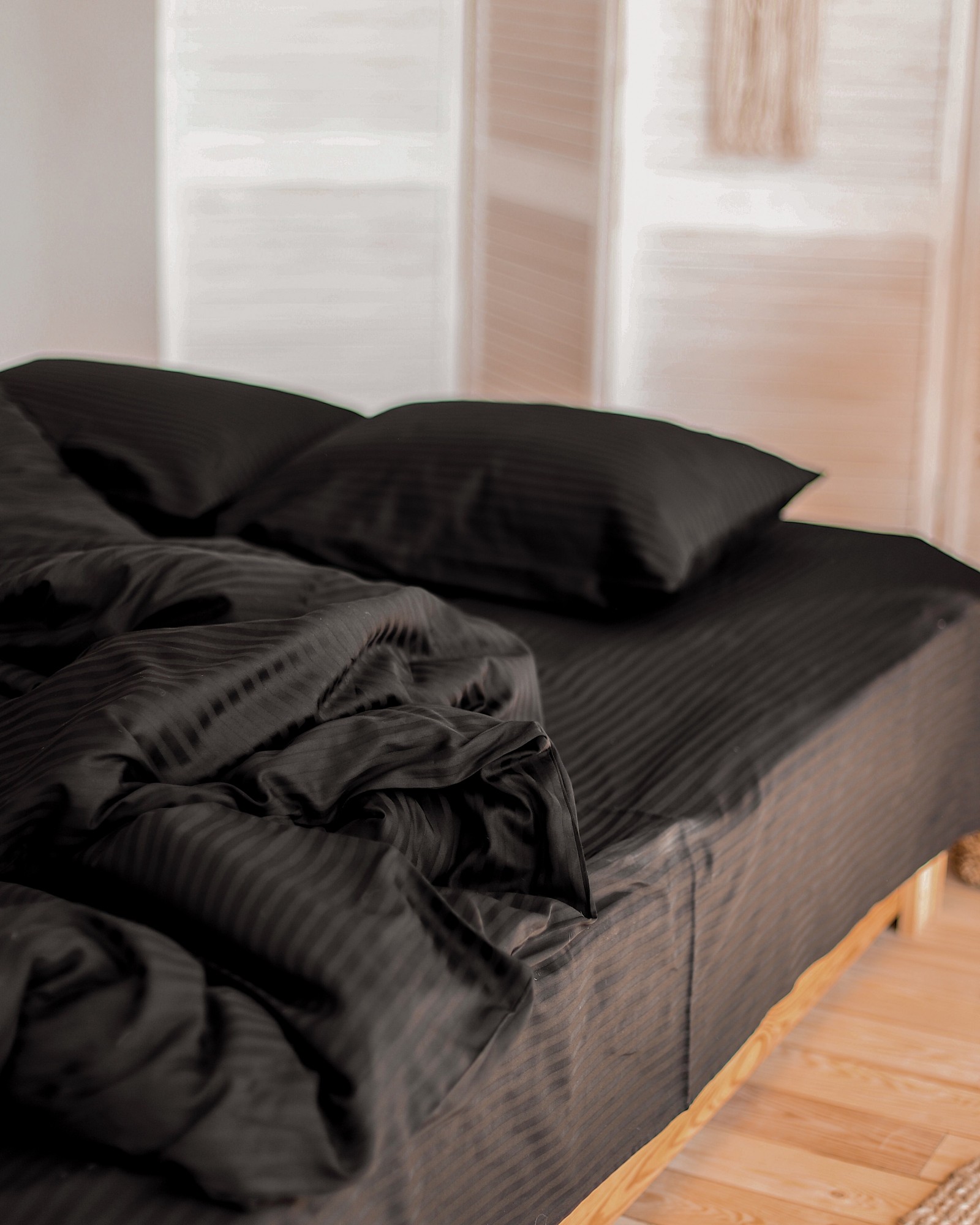 

Полуторний Черный комплект постельного белья Belinens, премиумный сатин-страйп, пододеяльник 150х220 см, 100% хлопок