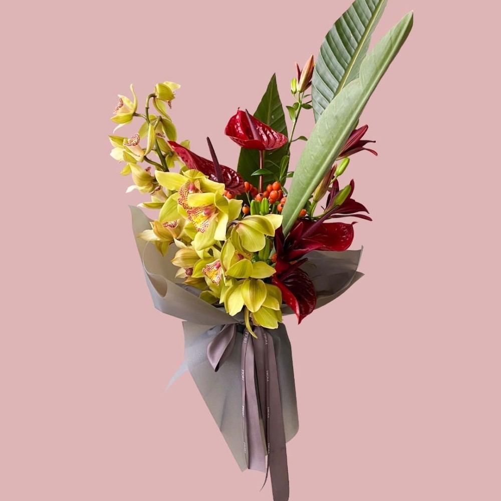

Букет из свежих цветов Bordeaux FIORI