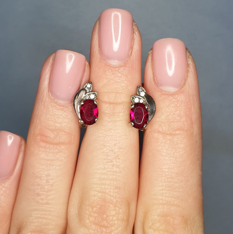 

Сережки серебряные с фианитом и гранатом 3,25 г
