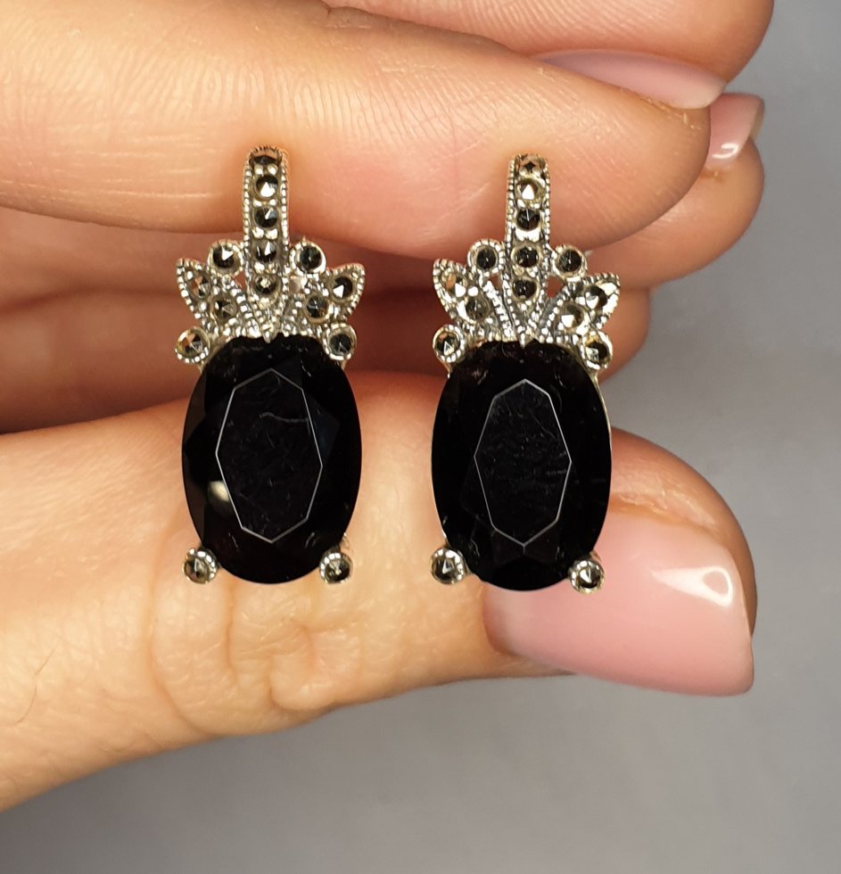 

Сережки серебряные с гранатом 8,2 г