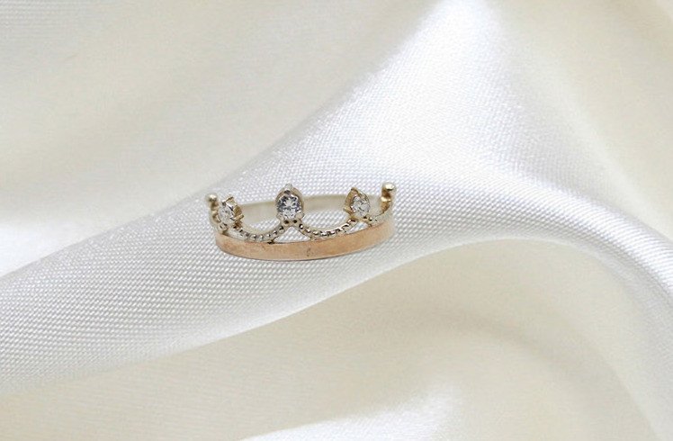 

Кольцо серебряное с фианитом 16 1,48 г