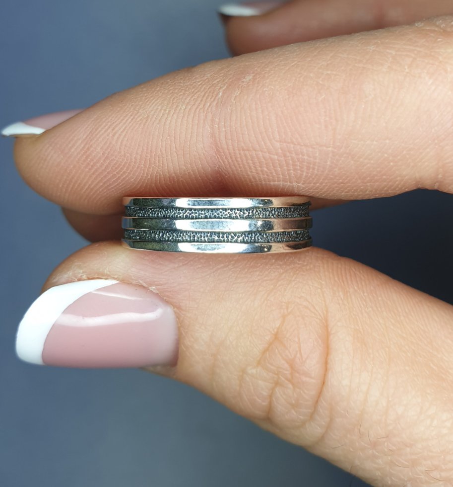 

Кольцо серебряное 17 2,3 г