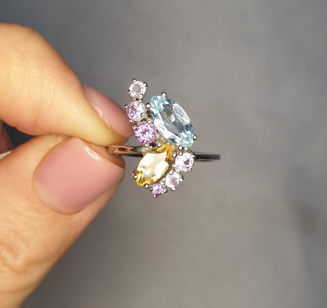 

Кольцо серебряное с топазом, аметистом, цитрином 3,5 г