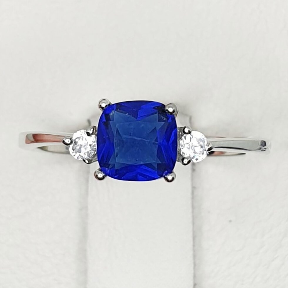 

Кольцо серебряное с сапфиром 18 1,68 г