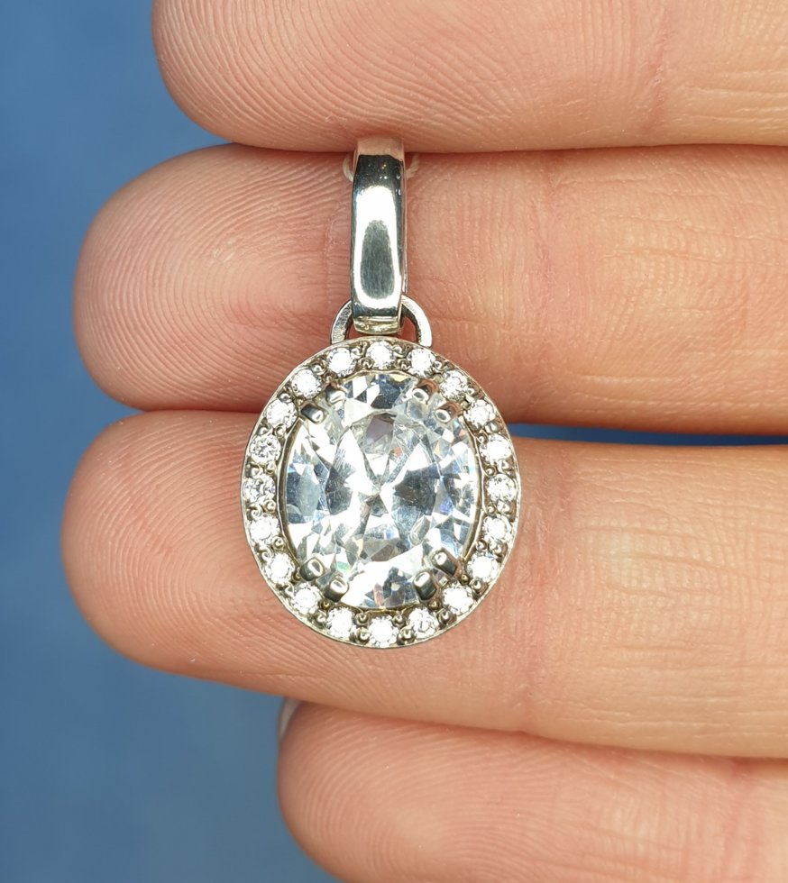 

Кулон серебряный с кубическим цирконием 3,1 г