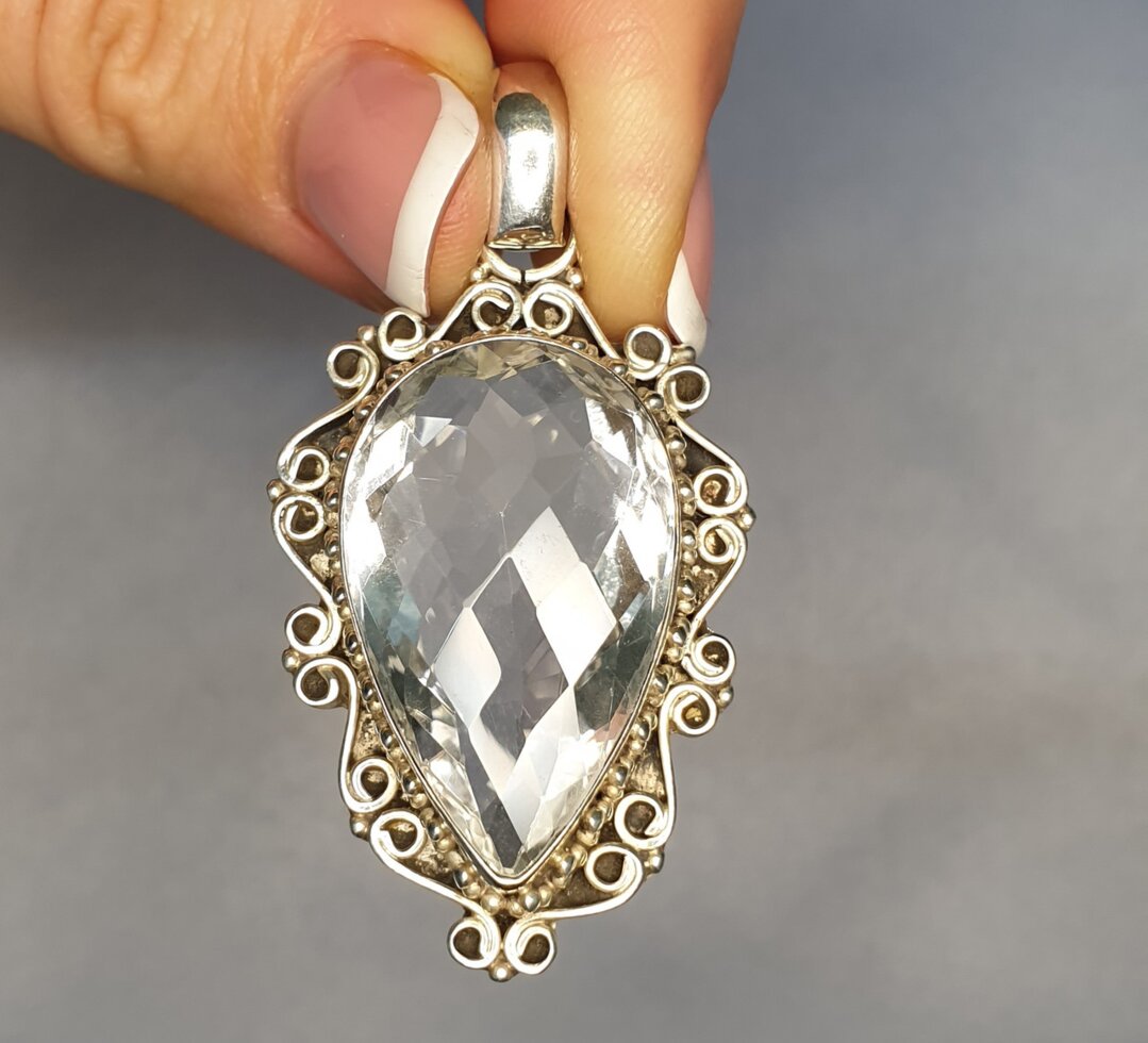 

Серебряный кулон с горным хрусталём 15,94 г