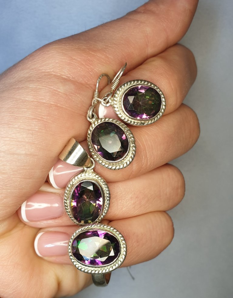 

Сережки серебряные с мистик топазом 7,17 г