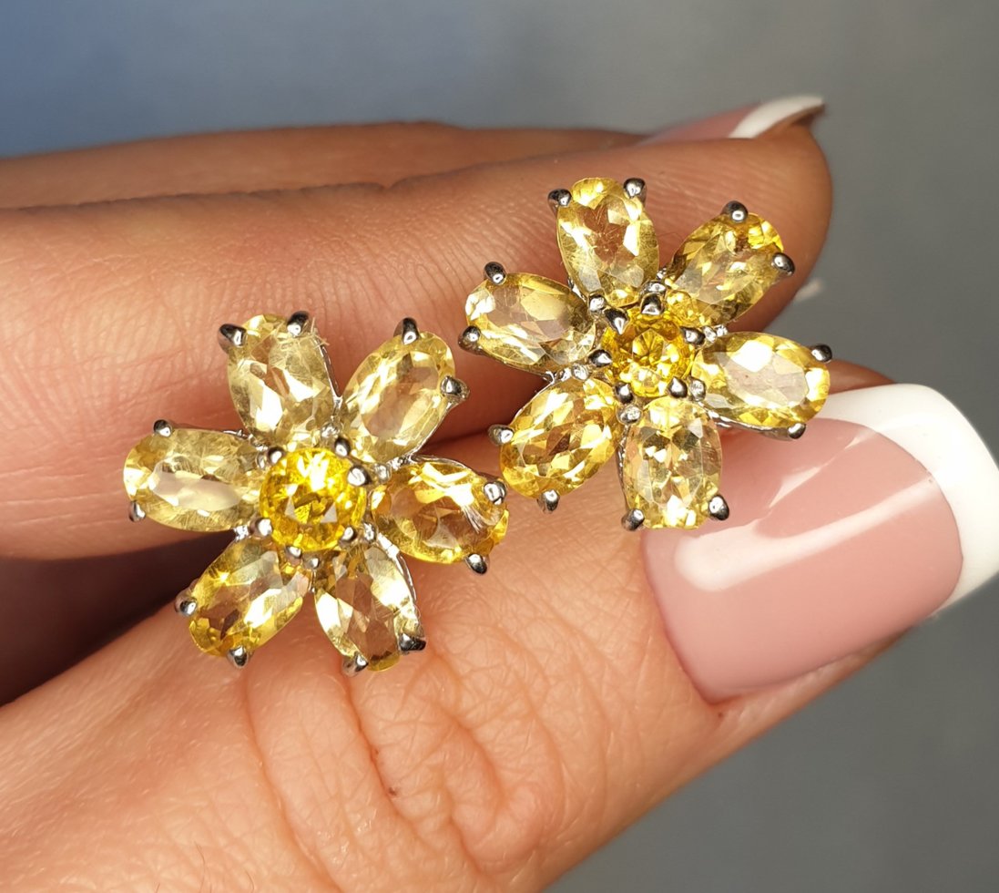 

Сережки серебряные с цитрином 4,95 г