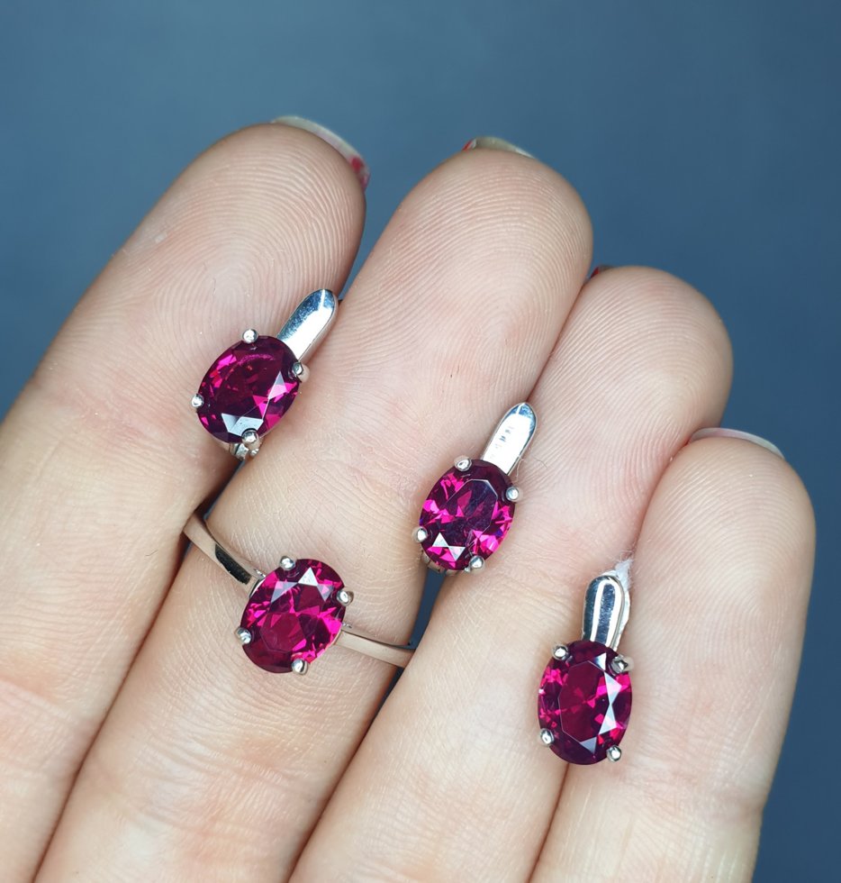 

Сережки серебряные с nano рубином 3,47 г