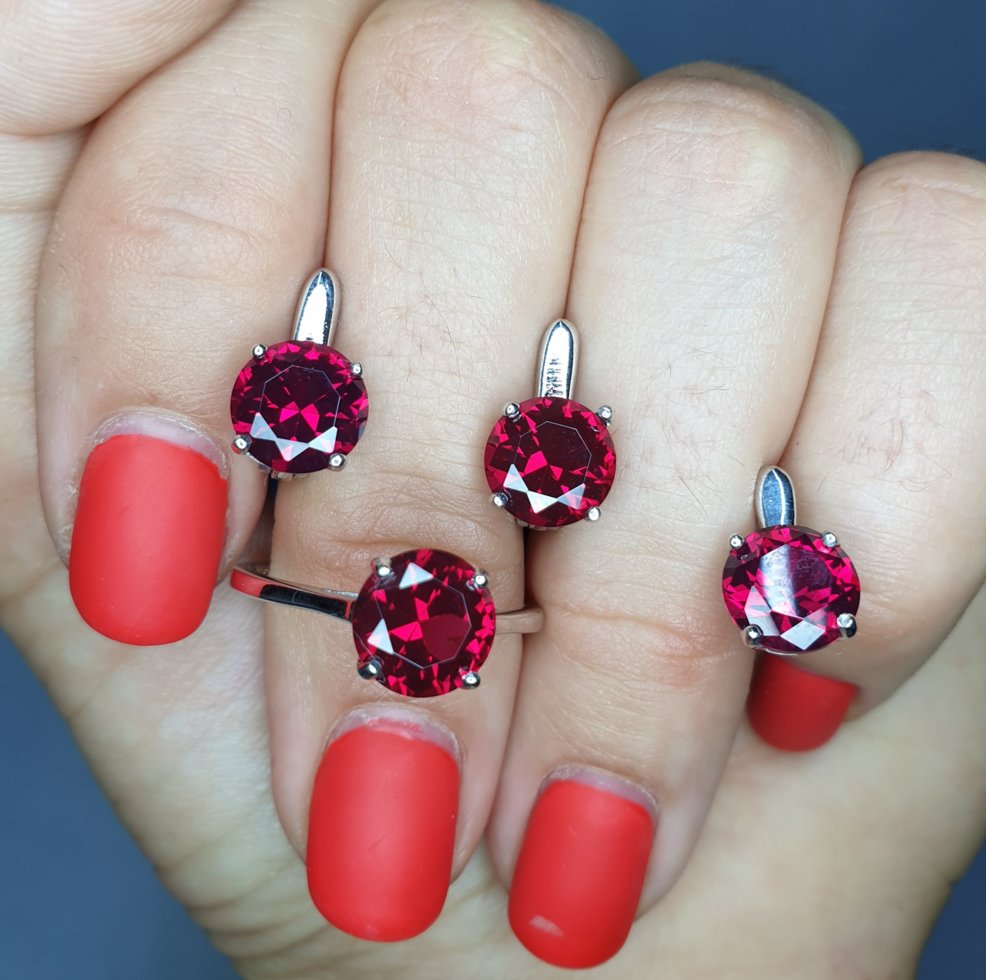 

Сережки серебряные с nano рубином 3,9 г