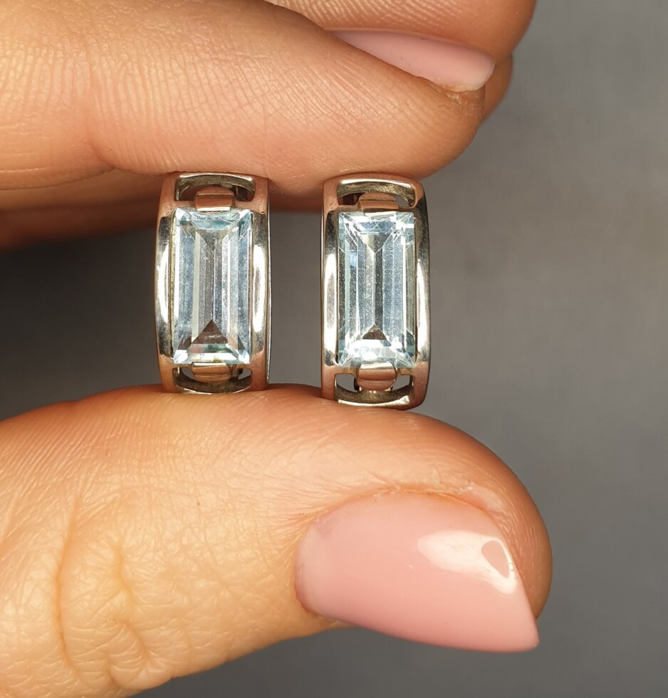 

Сережки серебряные с голубым топазом 5,01 г