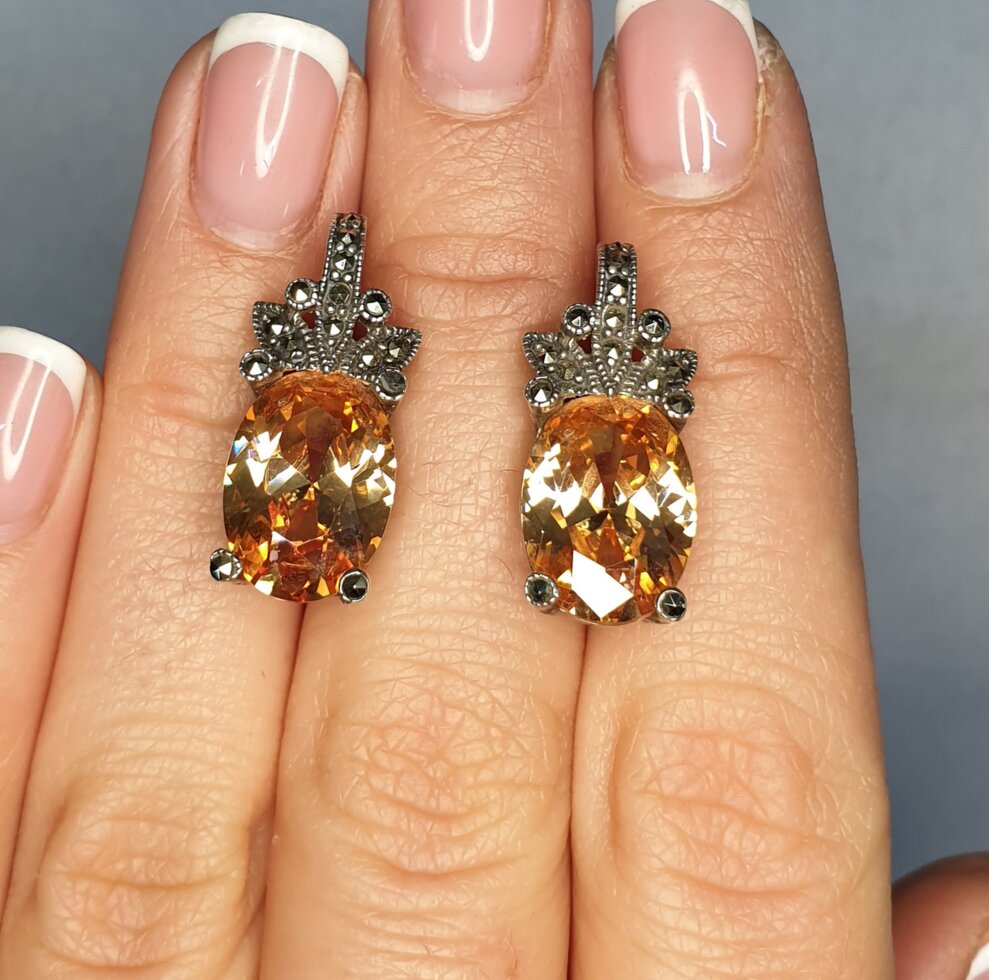 

Сережки серебряные с золотым топазом и пиритом 9,9 г