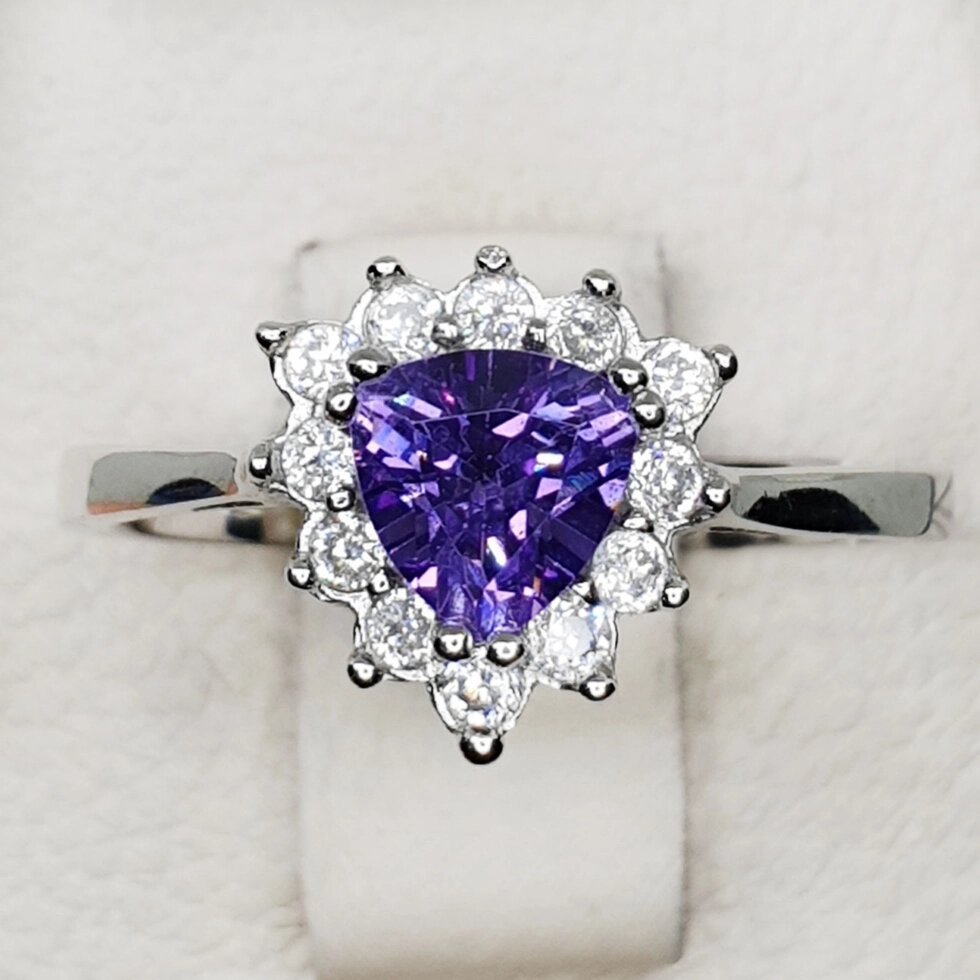 

Кольцо серебряное с аметистом 18 2,72 г