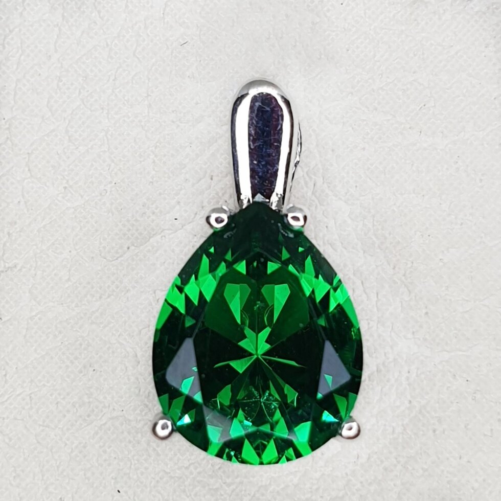 

Кулон серебряный с Nano изумрудом 1,15 г