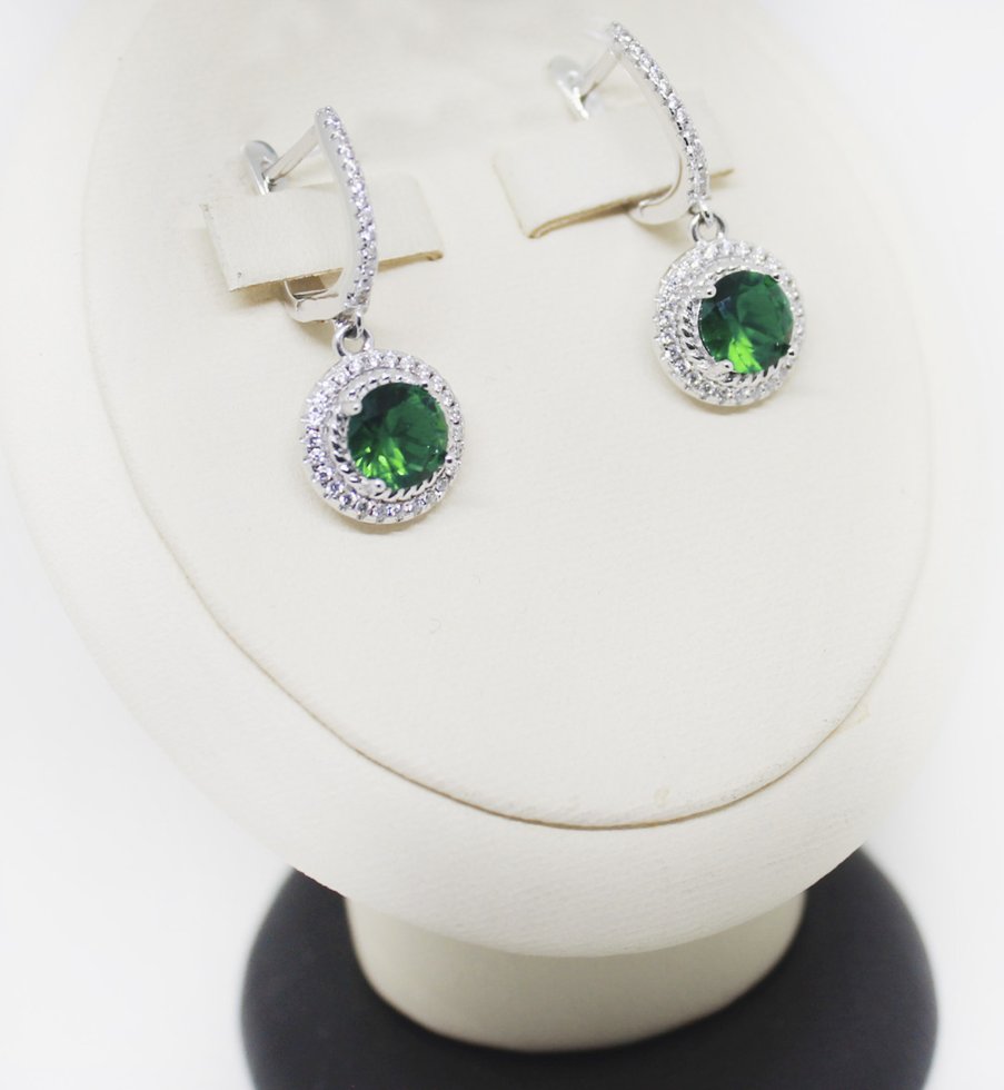 

Сережки серебряные с зеленым кварцем 4,36 г