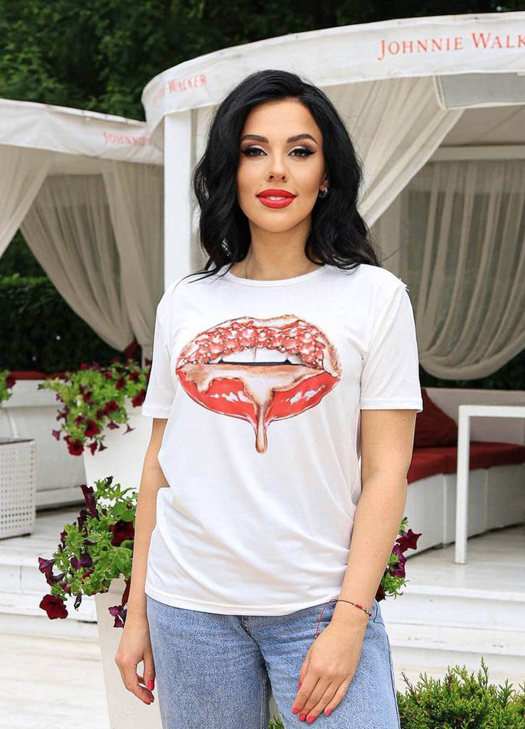 

Fashions • Футболка женская молодежная Губы Fashions  белый (FD-5440-мас, Fashions • Футболка женская молодежная Губы Fashions 42-46 белый (FD-5440-мас)