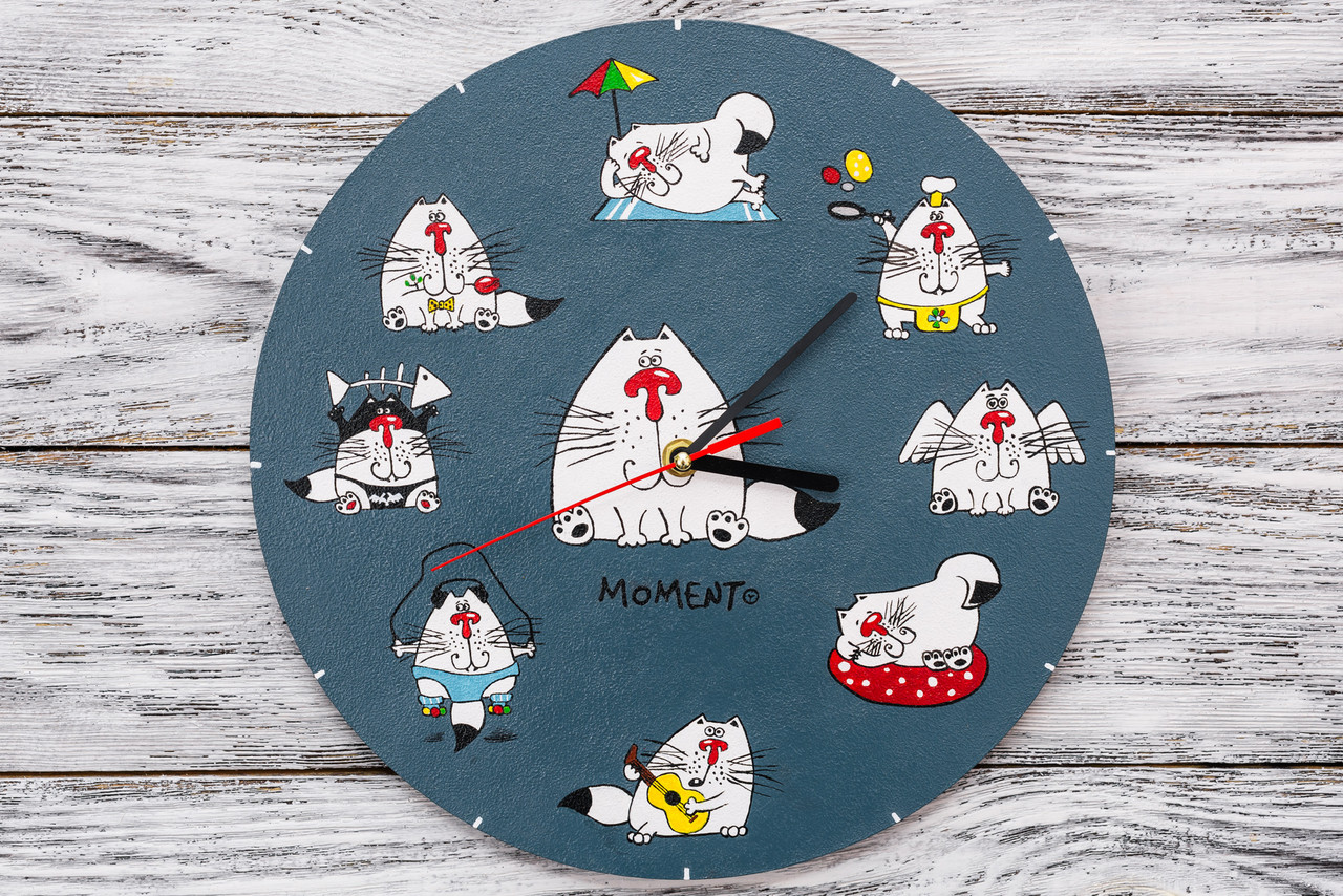 

Настенные часы ручной работы День кота