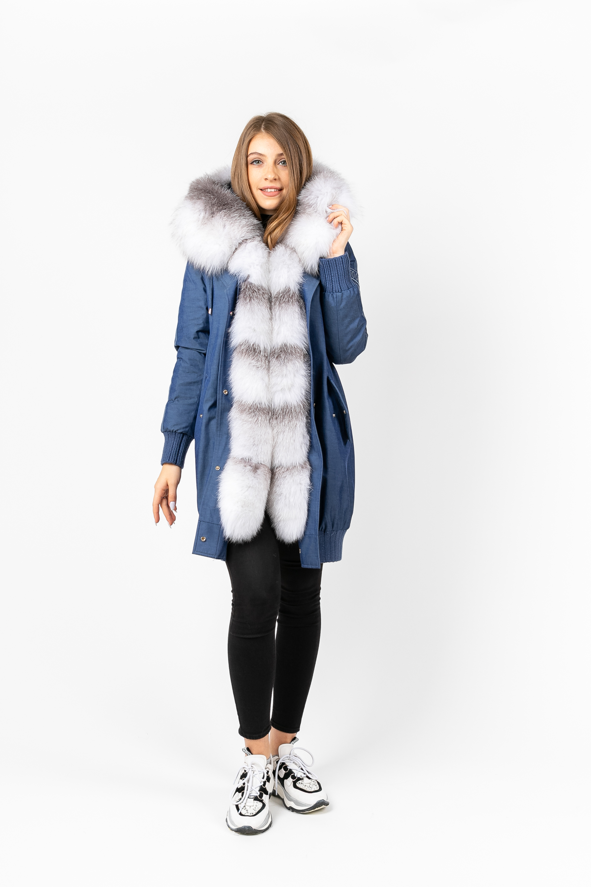 

Парка PARKA+ 02303 с мехом северной лисы Синій 42
