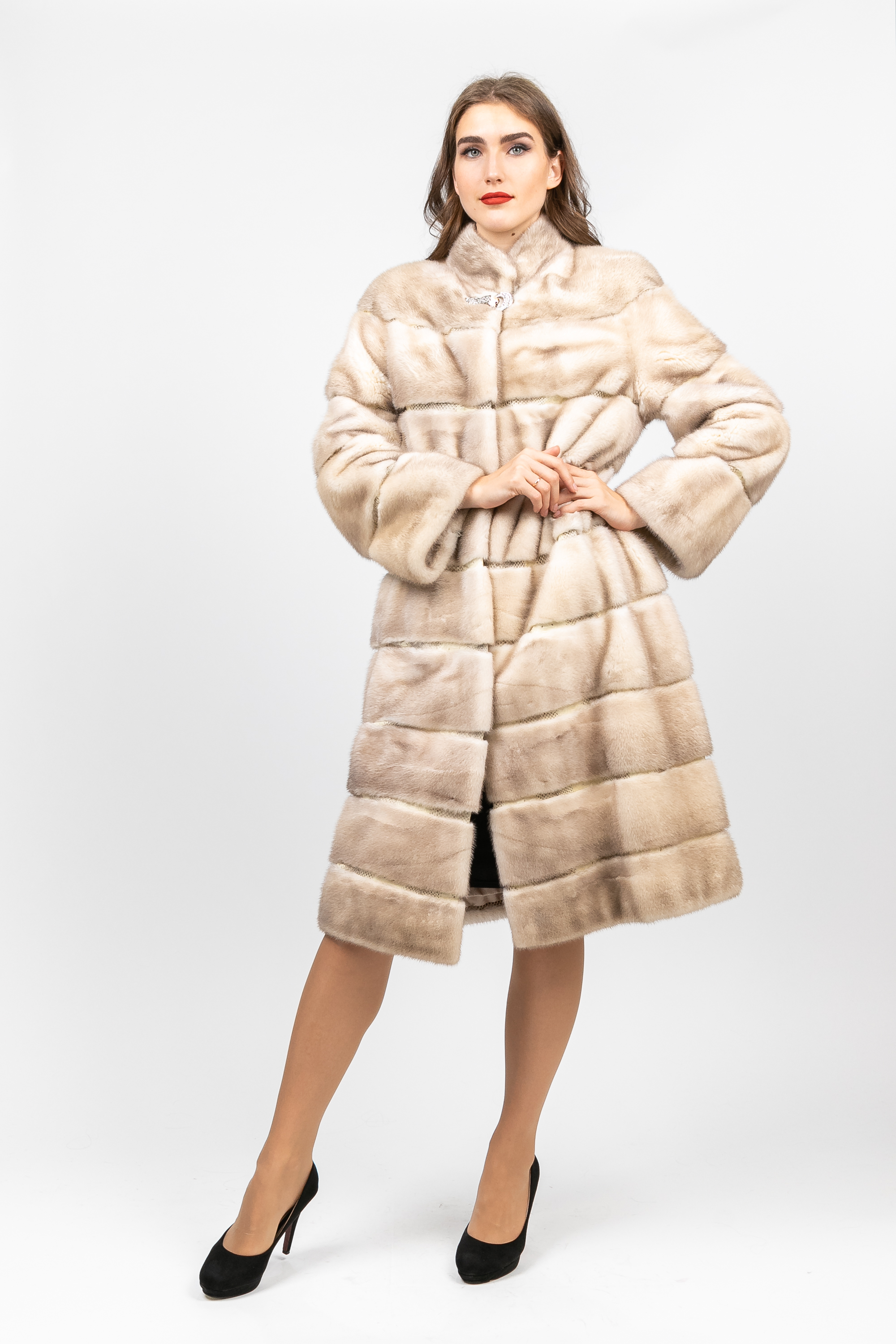 

Шуба PARKA+ 00385 из натурального меха канадской норки с вставками питона Бежевий, Шуба PARKA+ 00385 из натурального меха канадской норки с вставками питона Бежевий 46