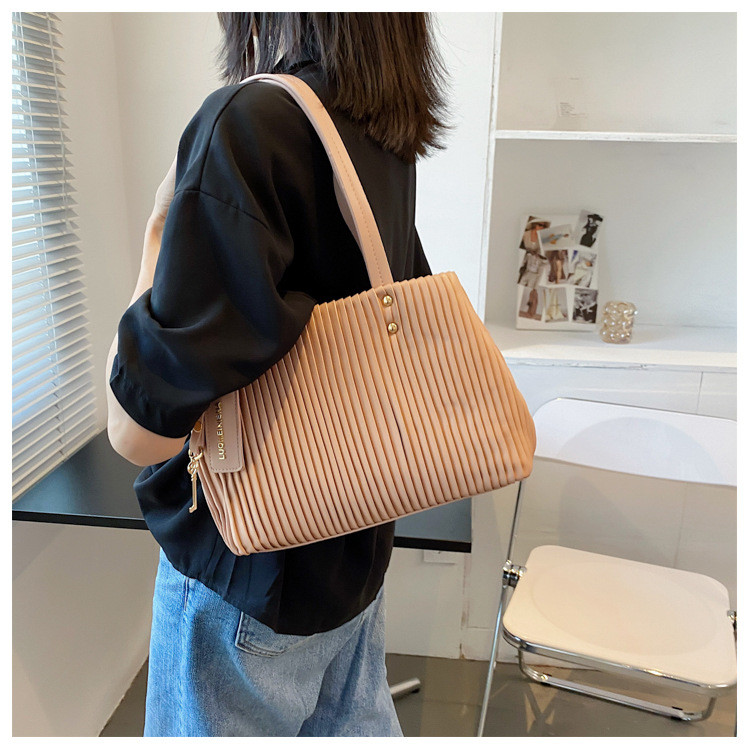 

Молодежная сумка из PU-кожи MDD2909-2