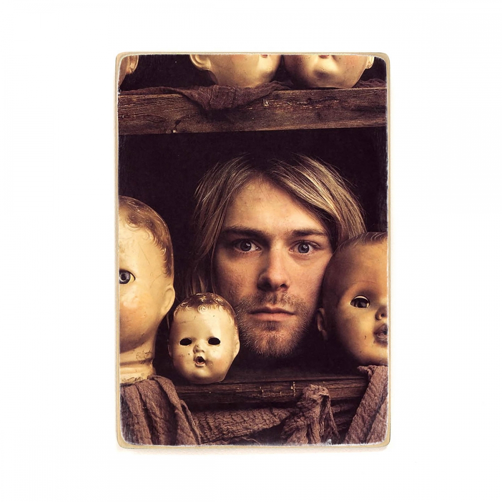 

Деревянный постер Музыка Nirvana. Kurt cobain. Нирвана, Курт кобейн среди кукол А2