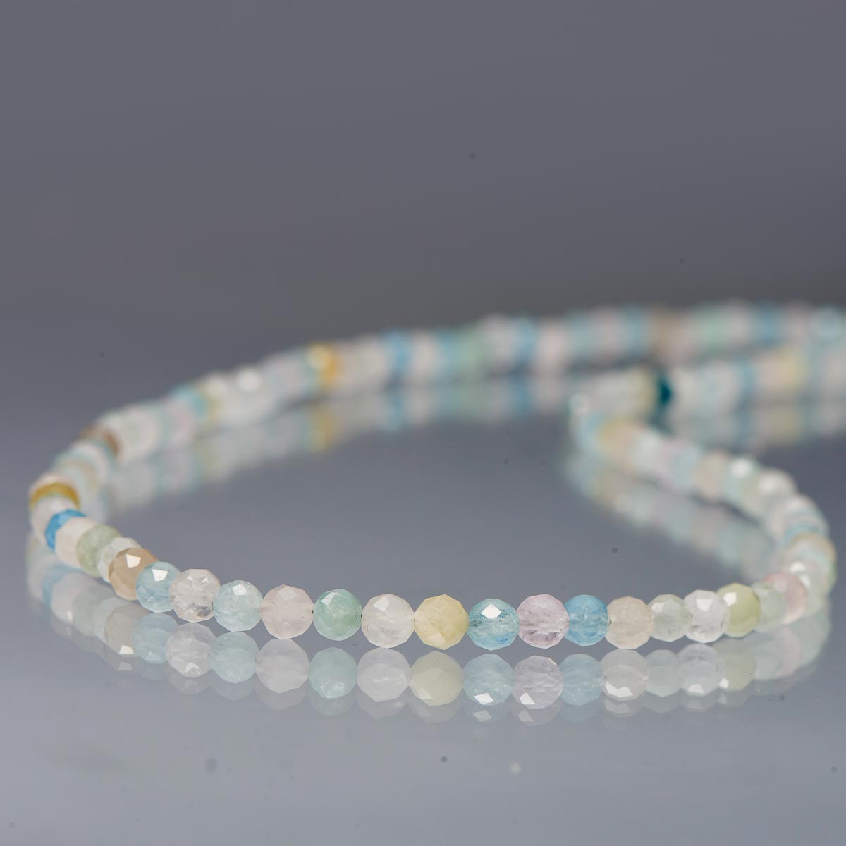 

Бусы из натурального морганита SAMOTSVETY (1.03.91.040.1)