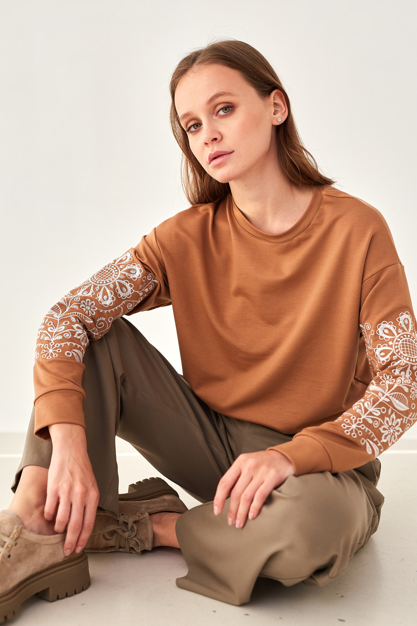 

Світшот жіночий коричневий MEREZHKA Білий орнамент розмір, Світшот жіночий коричневий MEREZHKA Білий орнамент розмір 2XL