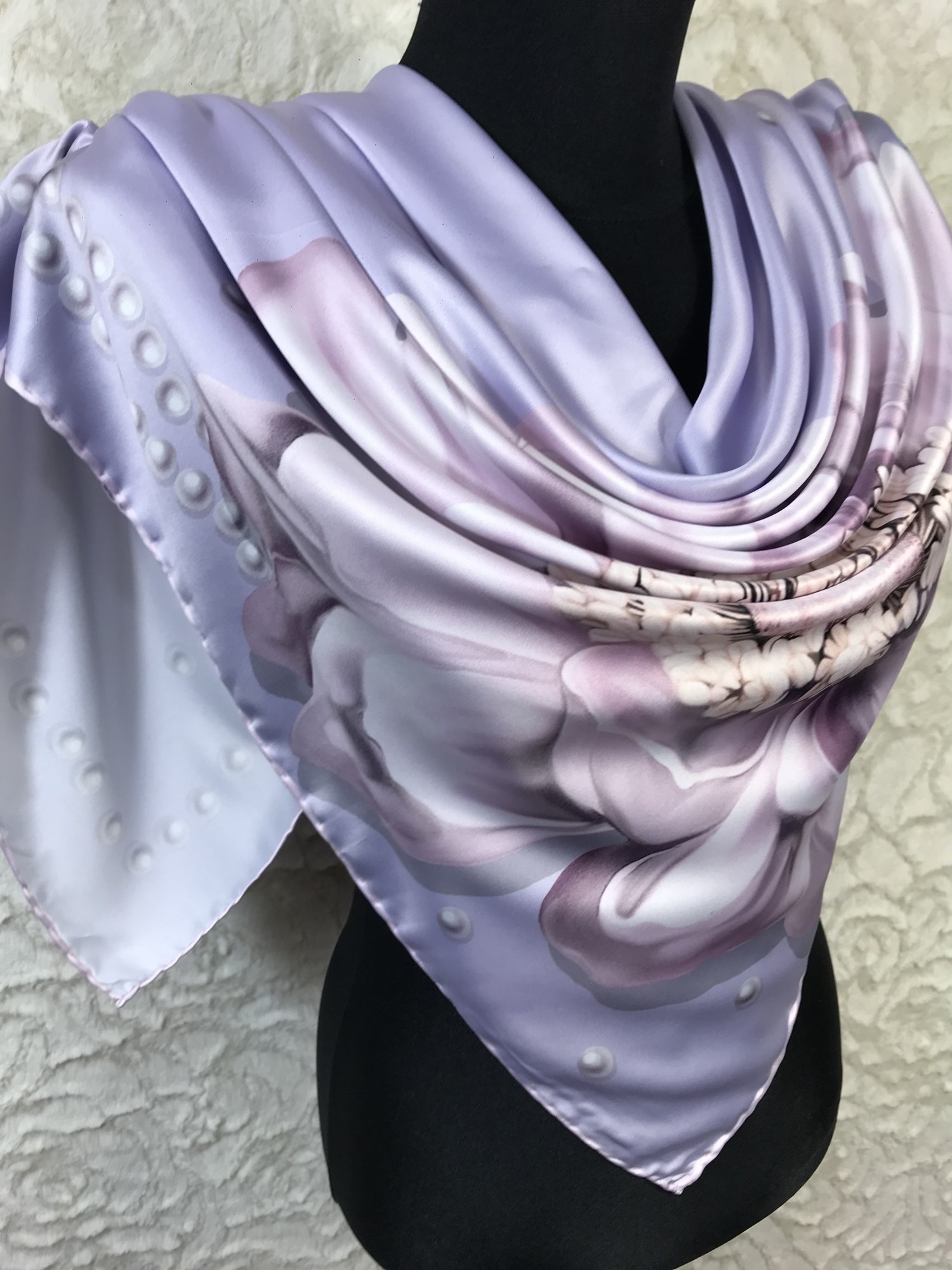 

Платок Asistanbul 90*90 см турецкий шелковый сиреневый с цветком отдела ручной работы