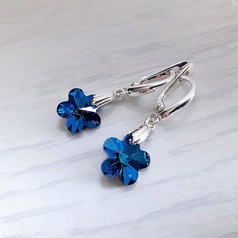 

Серьги Hand Made с кристаллами Сваровски в форме цветка