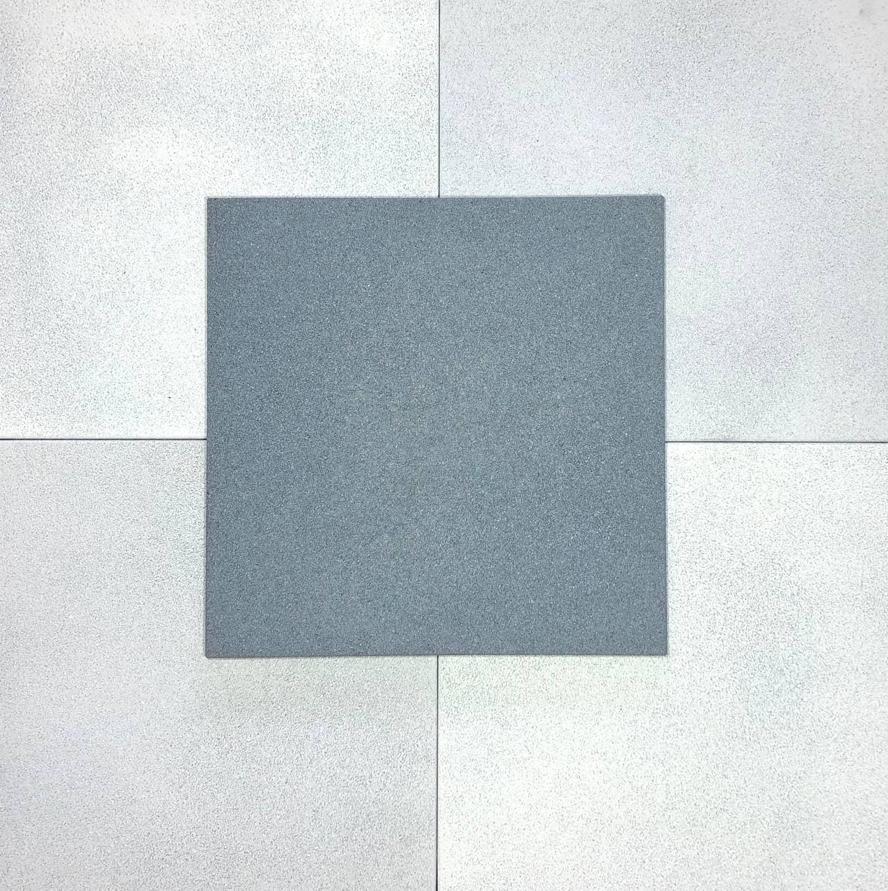 

Резиновая плитка холодного прессования MX 500х500х30 мм серая