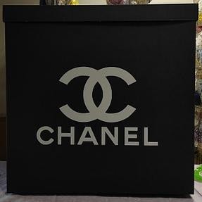 

Коробка подарочная сюрприз 70*70*70 см черная с надписью "CHANEL" белая РКТК