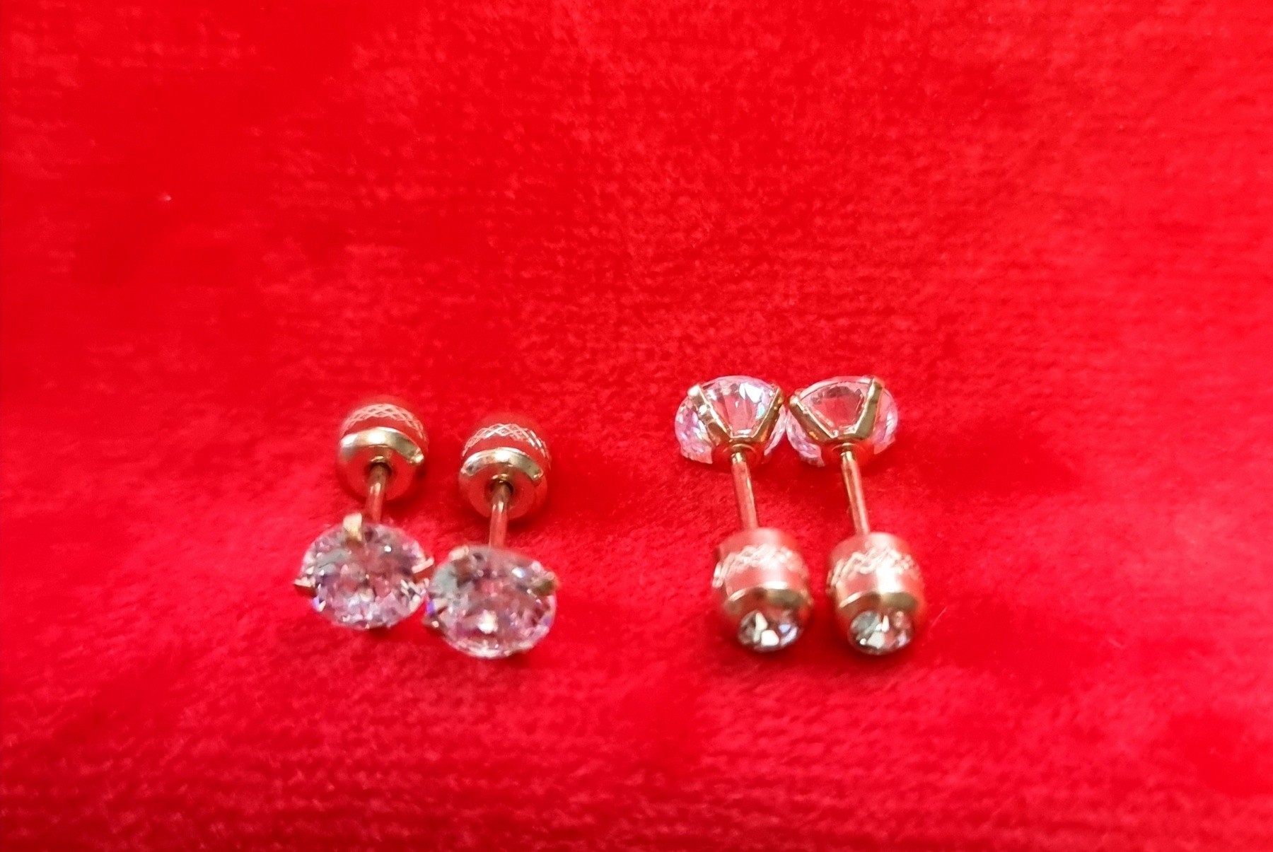 

Серьги гвоздики-вкрутки двухсторонние Xuping Jewelry камешком диаметр 5/3 мм золотистые