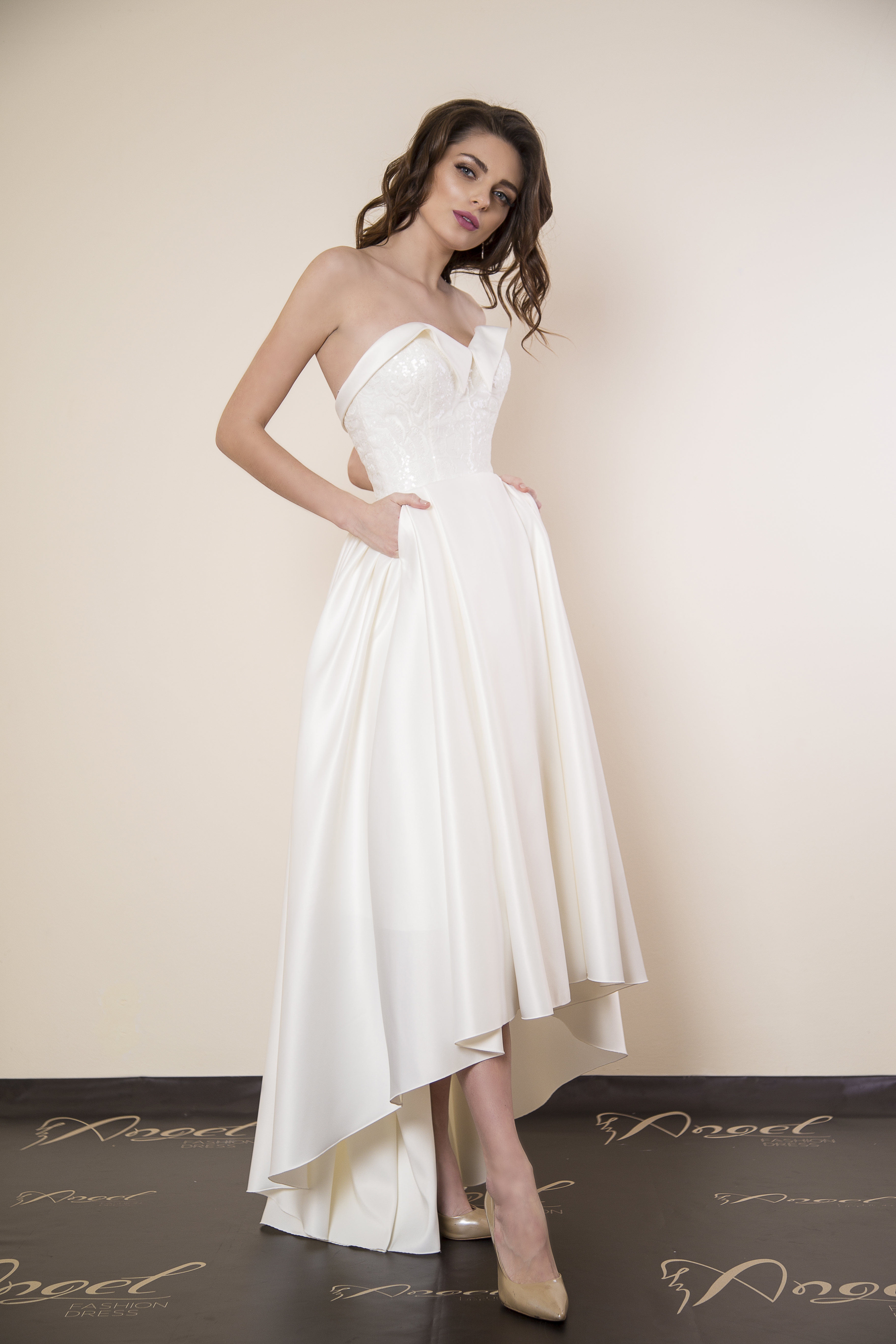 

Свадебное платье ANGEL FASHION DRESS ТАЛЬМА 44 молочный