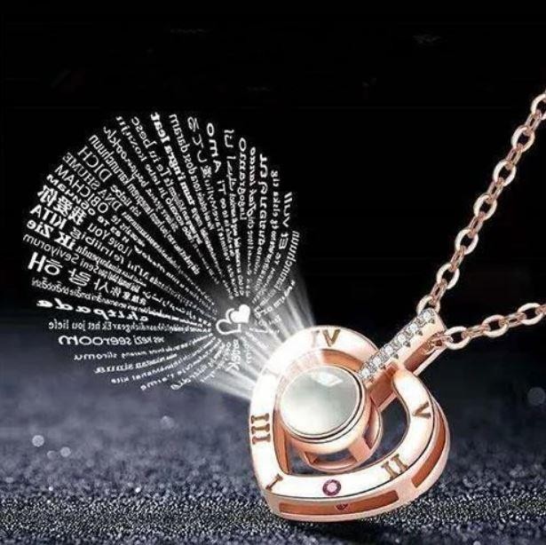 

Кулон подвеска с проекцией I love you Я тебя люблю на 100 языках мира в форме сердца Золото